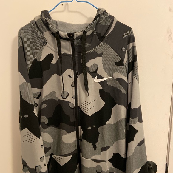 Nike camo light jacket - Picture 2 of 3